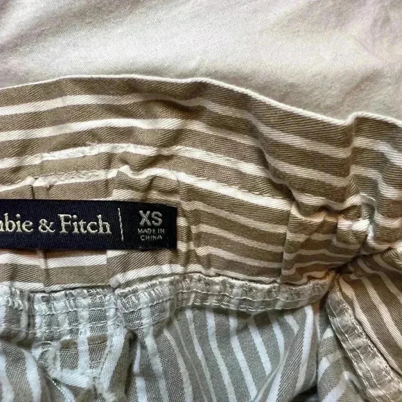 Abercrombie Skirt Women's Size Xs Beige And White Stripe Tie Front Buttons - Picture 4 of 4